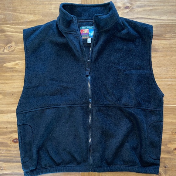 Black Sierra Pacific fleece vest. Sz. L - Picture 3 of 8